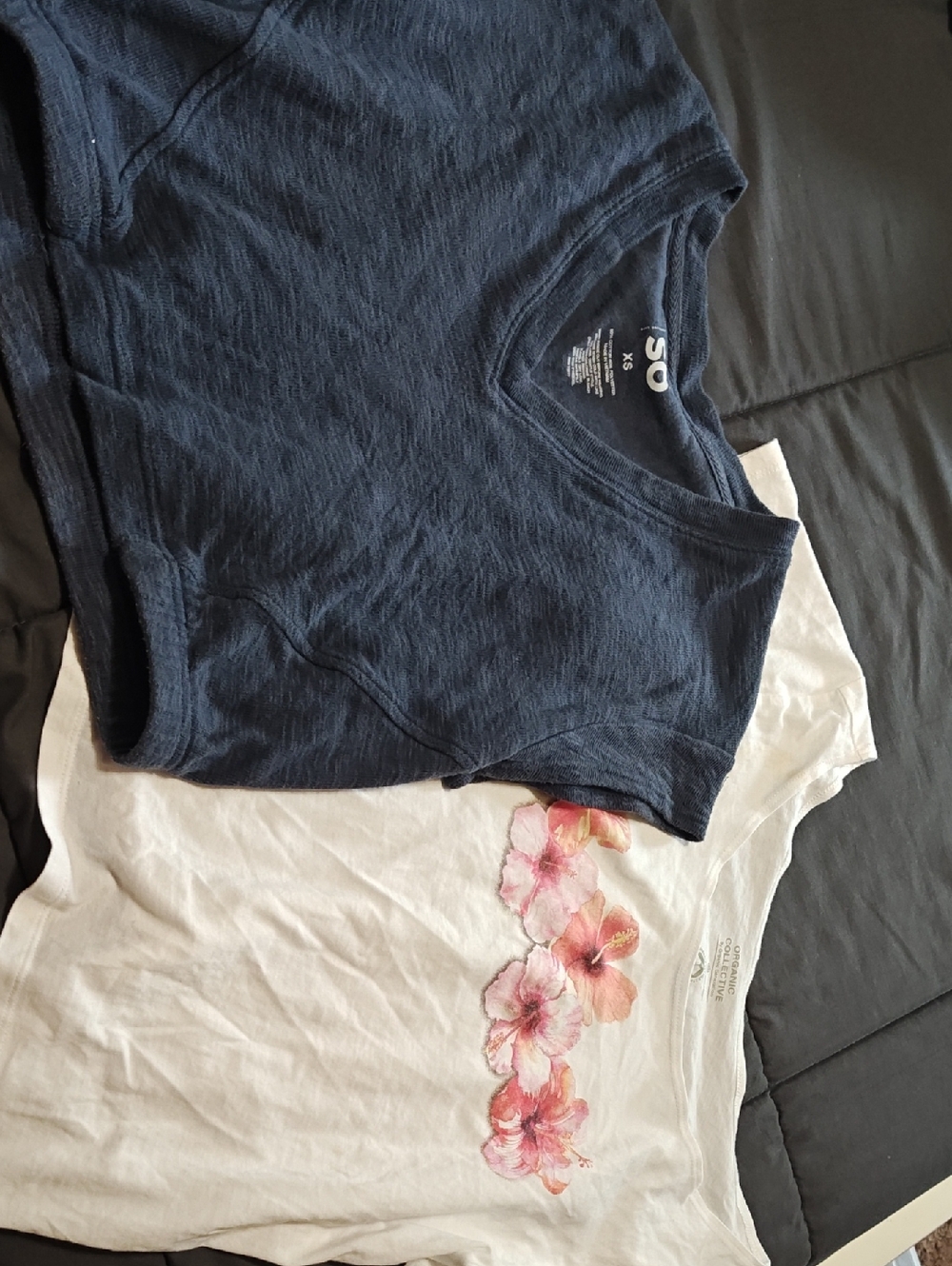 SO Kids Navy V-Neck Tee with Floral White Graphic Tee Bundle